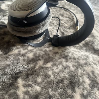 Beyerdynamic DT-880 Pro Studio Headphone and bag - Excellent Condition image 2