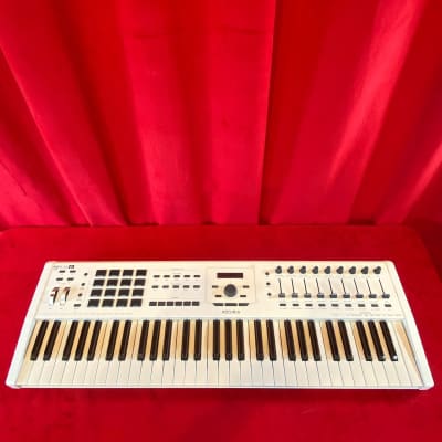 Arturia KEYLAB 61 MKII KEYBOARD CONTROLLER (WHITE) MIDI Keyboard (Miami, FL Dolphin Mall)