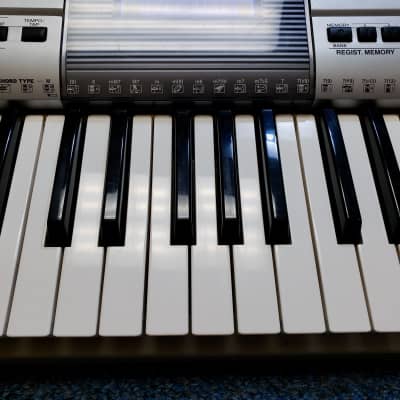 Yamaha PSR 295 Keyboard w/ Power Supply and Music Holder
