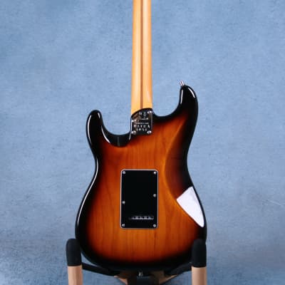 Fender Ultra Luxe Stratocaster Maple Fingerboard - 2-Color Sunburst - US210040909 - 2-Color Sunburst image 9