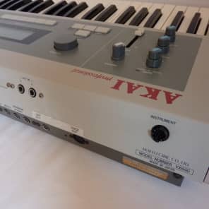 Akai VX600 synthesiser in excellent condition image 7