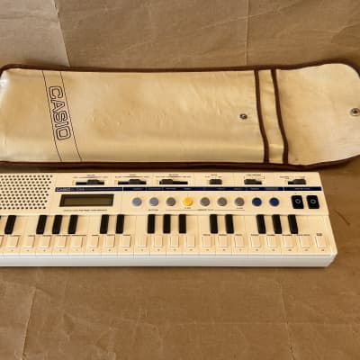 Casio VL-5 VL-TONE 1982 - 37key Mini Keyboard Synth White Excellent Condition with Pouch Gigbag