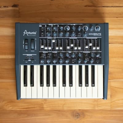 Arturia MiniBrute 25-Key Synthesizer | Reverb Canada