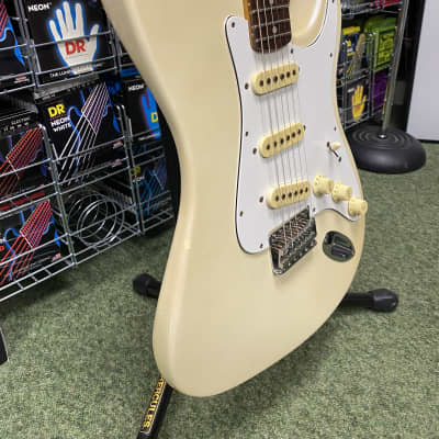 Memphis strat style guitar in olympic white image 3