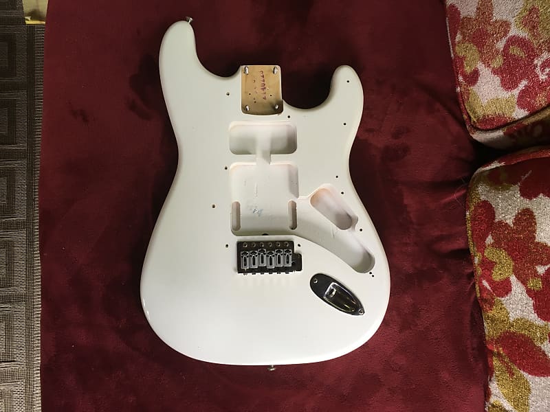 Squier Stratocaster Sunburst 2010 – Chicago Music Exchange