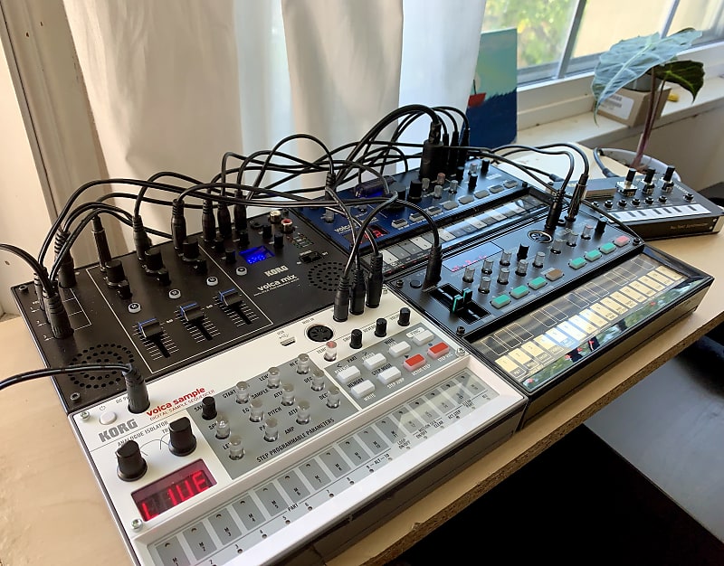 Korg Volca Bundle (Nubass, Sample 2, FM, Mixer, and NTS-1)