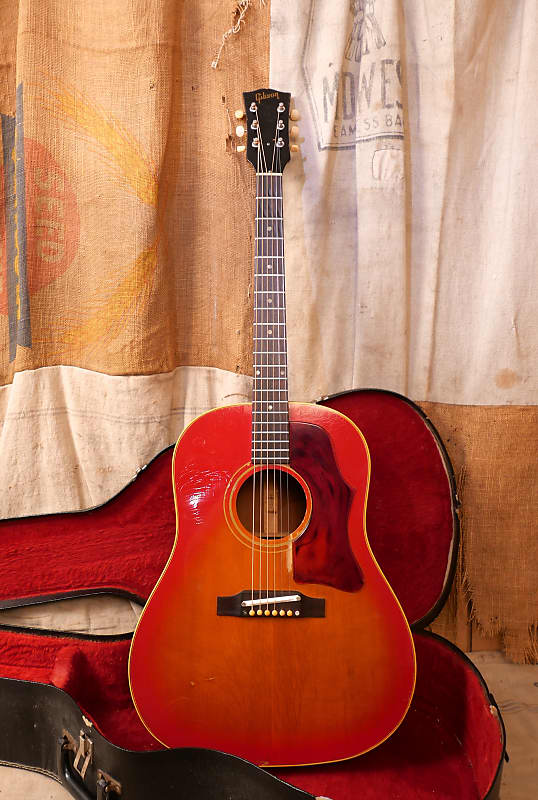Gibson  J-45  1967 - Sunburst image 1
