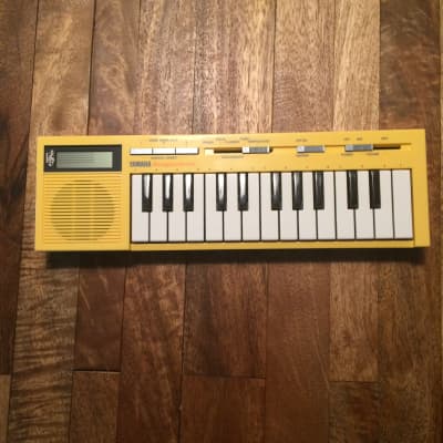Yamaha HS-501 Digital Keyboard w/ original box, manual and