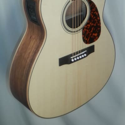 Larrivee LV-03 Bilwara w/ Moon Spruce & Stage Pro Element Venetian Cutaway Acoustic Electric Satin Natural Finish with case New image 3