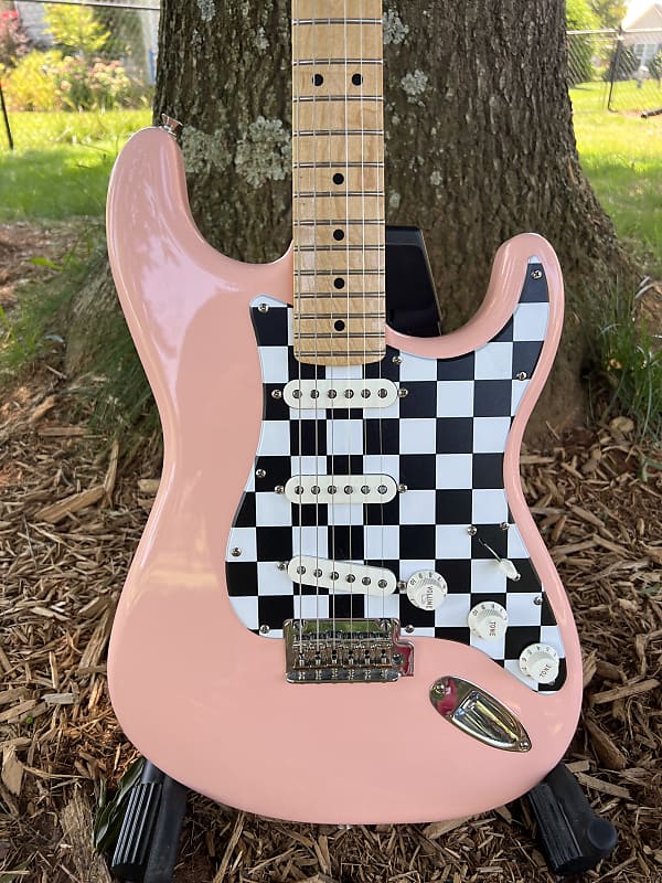 hot pink fender stratocaster