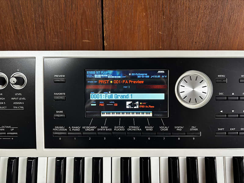 Roland FA-06-SC WH 61-key Music Workstation limited color Roland FA-06-SC WH 61-key Music Workstation limited color