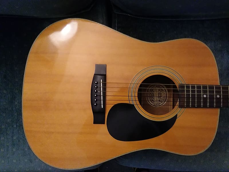 Hondo h18 store acoustic guitar