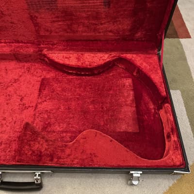 Aria Pro 2 Mockingbird vintage case with red interior 1982 - Black image 2