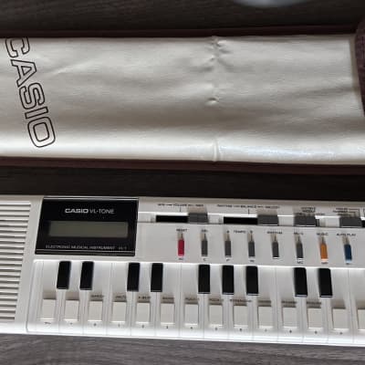 Casio VL-1 VL-Tone 29-Key Synthesizer Keyboard 1979 - 1984 - White