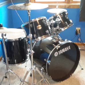 Yamaha Gigmaker Drum Set Black With Cymbols and Throne Reverb