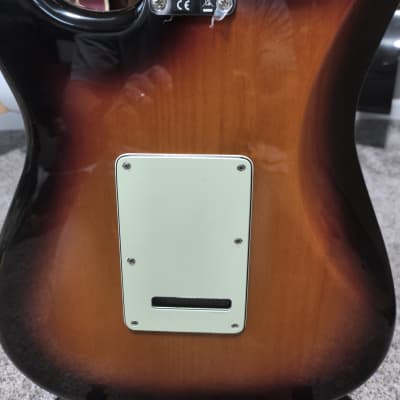 Fender Stratocaster 2024 - 3 color sunburst - Limited Edition Custom 50's Fat Pickups image 13