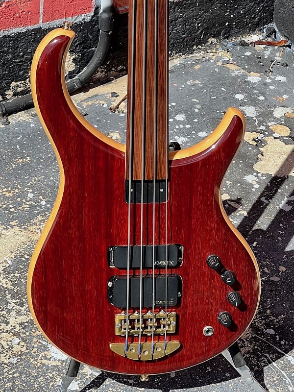 Alembic Excel Fretless Bass 2003 a killer playing Fretless Reverb