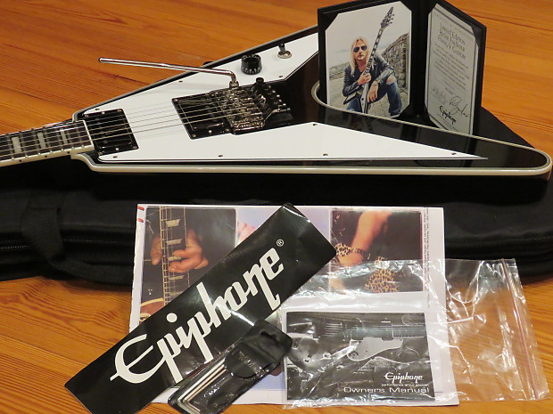 Richie faulkner hot sale epiphone flying v