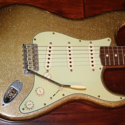 2006 Fender Custom shop 1964 Stratocaster Relic  Rare Gold Sparkle image 3