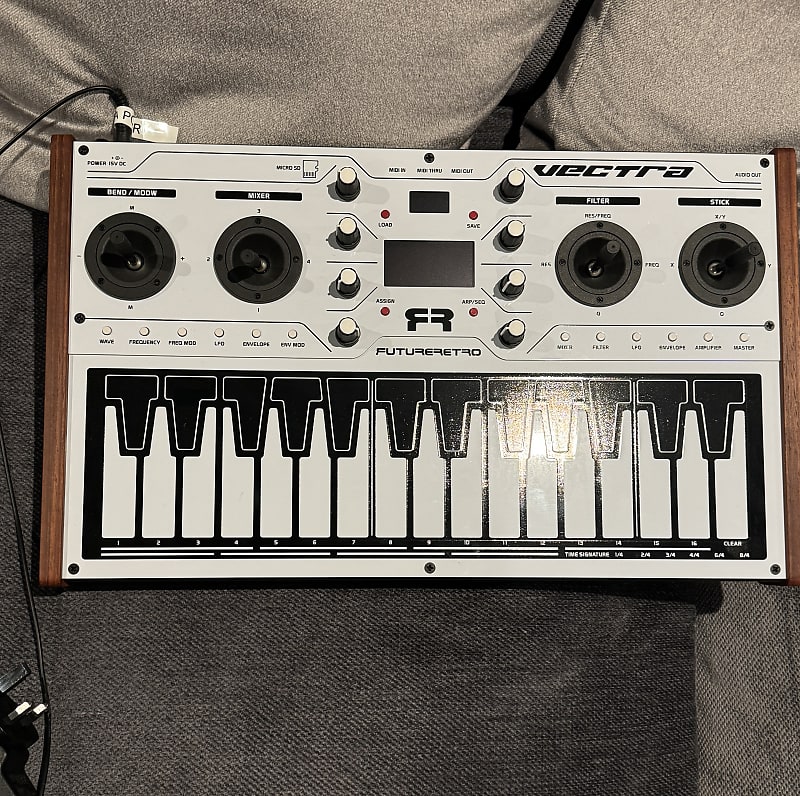 Future Retro Vectra 29Keys Hybrid Synthesiser (ORIGINAL Reverb UK