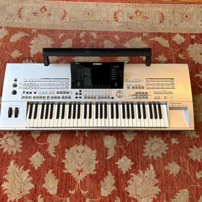 YAMAHA Tyros 61-key Arranger Workstation