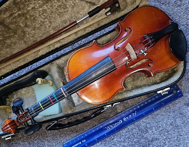 Suzuki model 220 size 1/10 violin, Japan 1992, with case