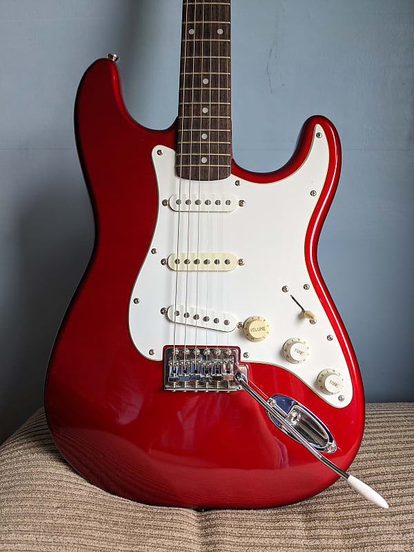 Squier Affinity Series Stratocaster with Rosewood Fretboard 2004 - 2013 - Metallic Red image 1