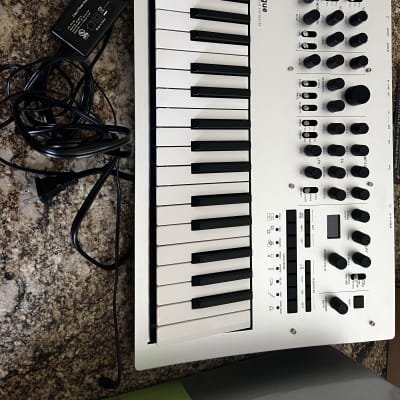 Korg Minilogue 4-Voice Polyphonic Analog Synthesizer 2016 - Present - Silver image 1