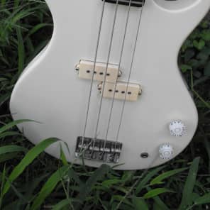 Kramer  XKB-20 bass guitar 1981 White image 2