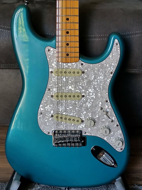 SQUIER Stratocaster fender 水色 Squier by Fender Stratocaster Metallic Blue – Chicago Music