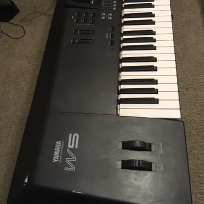 Yamaha W5 synthesizer in excellent condition with M audio sustain pedal