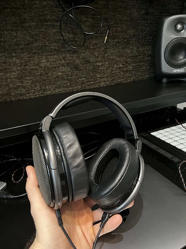 Sennheiser HD 650 Reference Headphones with Brainwavz Earpads image 1