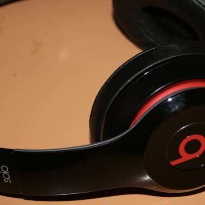 Beats by Dre  Beats Studio 3 & carry case & charging cable  BLACK & RED image 4