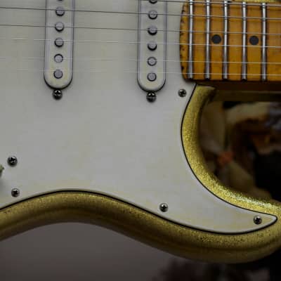 Fender Stratocaster Relic Gold Sparkle Nitro Texas Specials image 8