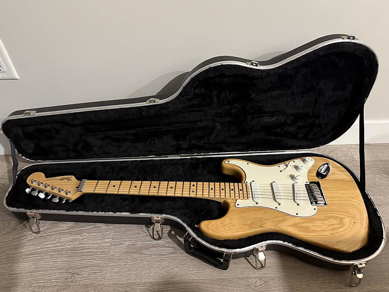ギター Fender USA Deluxe Stratcaster Plus Fender Deluxe Stratocaster HSS Plus Top Electric Guitar with