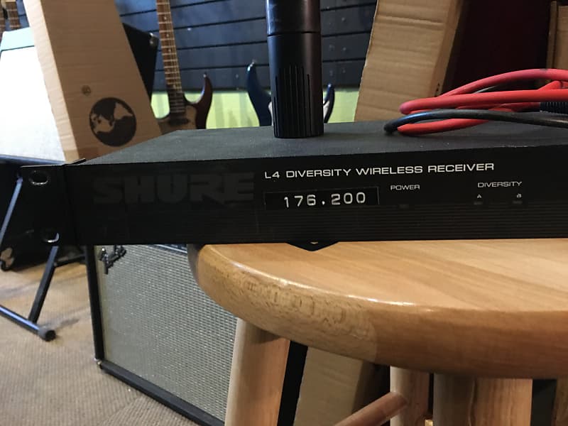 Shure L4 Diversity Wireless Receiver with Mic Reverb UK