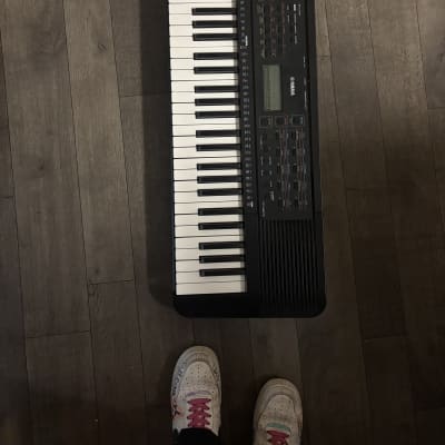 Yamaha PSR-E273 61-Key Arranger Keyboard 2020 - Present - Black