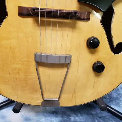 Video Demo 1958 National Dynamic  Archtop Electric Natural Carved Maple Valco Pickup Hard Shell Case image 3