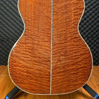 Hsienmo OM custom Full Solid Germany Spruce + Curly Quilted Mahogany image 4