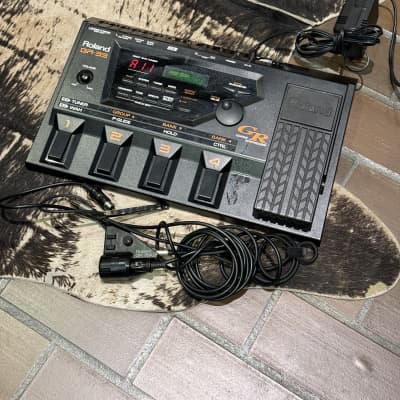 Roland GR33 Guitar Synthesizer with GK2A Pickup