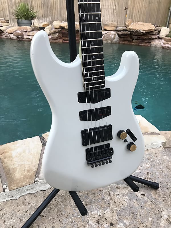 Hurricane by Morris Stratocaster from the '80s Gloss Black