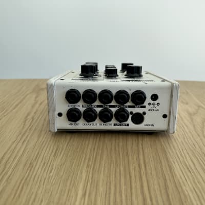ギター Moog MOOGERFOOGER MF-104M White Moog Moogerfooger MF-104M Analog Delay - Limited Edition