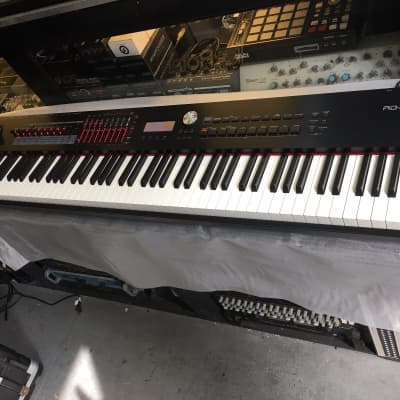 Roland RD 2000 Keyboard, 88 key ,Hammer-action , RD2000 Piano //ARMENS//