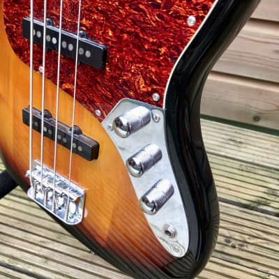 Squier Vintage Modified Jazz Bass Sunburst image 3