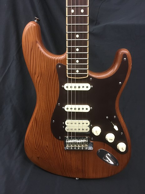 Fender Limited Edition Redwood Strat