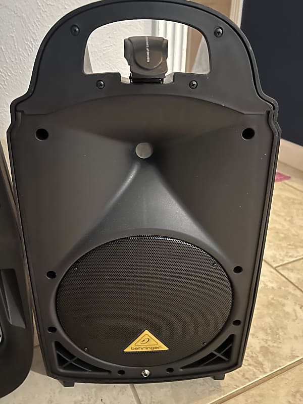 ポータブルPAスピーカー Behringer EPA900 Behringer EUROPORT EPA900 Portable PA System | Guitar Center