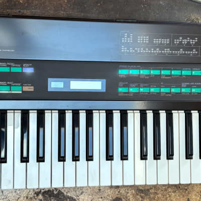 Yamaha DX7 Programmable Algorithm Synthesizer 1983 - 1987 - Black