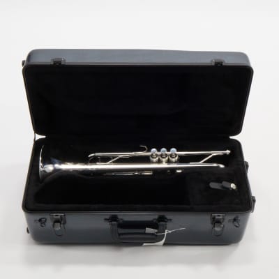 King Model 2055TUB Silver Flair Trumpet with Dizzy Bell SN