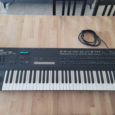 Yamaha DX7IIFD 61-Key 16-Voice Digital Synthesizer with Floppy Drive