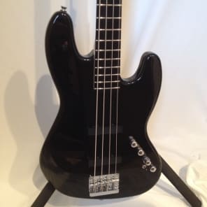 Squier deluxe outlet active jazz bass
